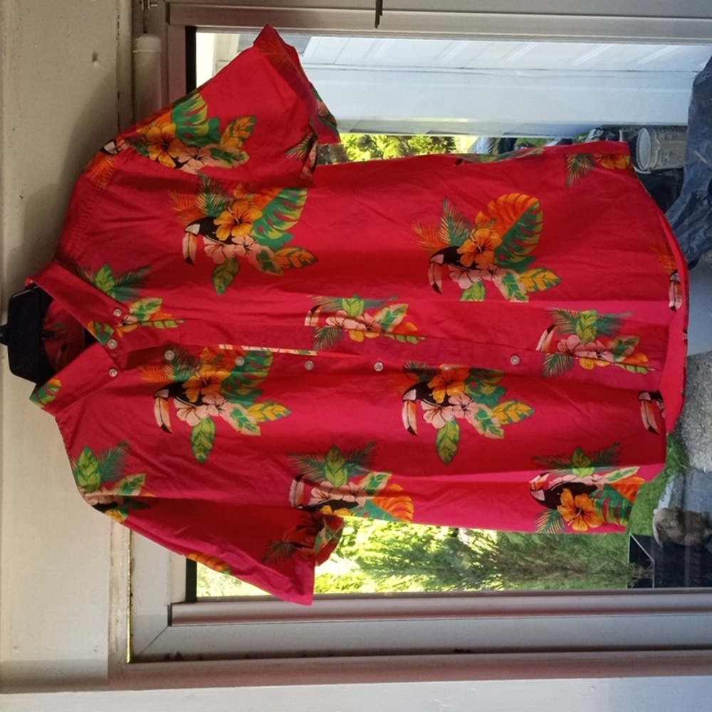 Men's XL New tropical shirt Never Worn *perfect for your winter vacation*